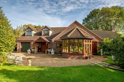 4 bedroom chalet for sale, Hempstead near Holt