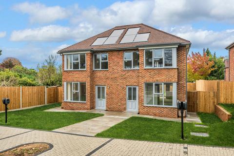 3 bedroom semi-detached house for sale, The Avenue, Carshalton