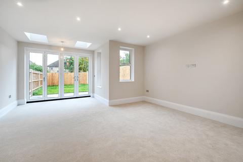 3 bedroom semi-detached house for sale, The Avenue, Carshalton