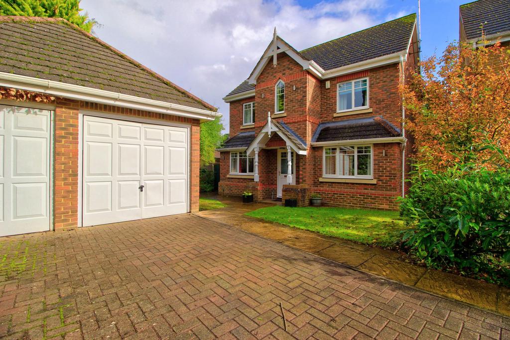 Gated cul de sac under a mile from Wokingham town