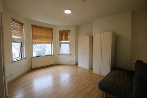 1 bedroom semi-detached house to rent, St Pauls Avenue, Willesden Green, London