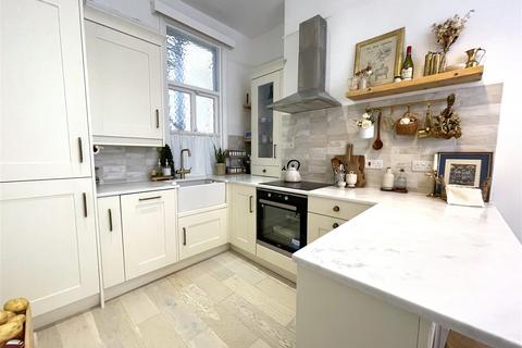 1 bedroom flat for sale, Brunswick Terrace, Hove BN3