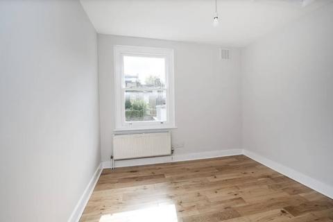 2 bedroom maisonette to rent, Manse Road, Hackney N16