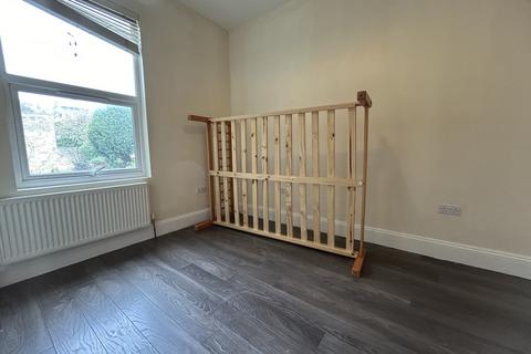 2 bedroom flat to rent, Ashley Road, London N19