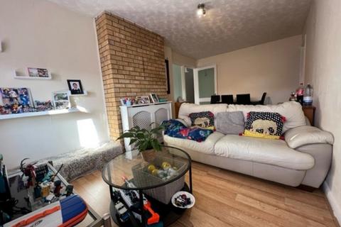 2 bedroom apartment to rent, Longcroft Road, Stevenage SG1