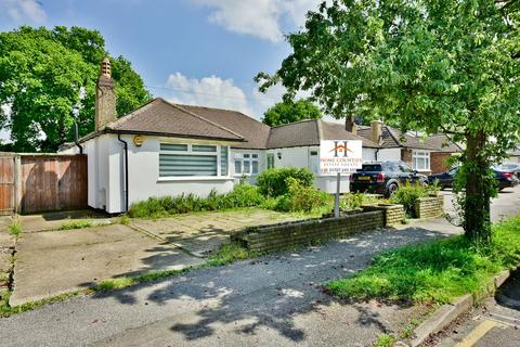 4 bedroom bungalow for sale, Aberdale Gardens, Potters Bar, EN6