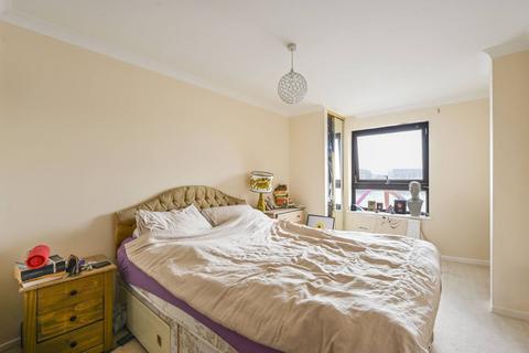 2 bedroom flat for sale, Freetrade Wharf, Wapping, London, E1W