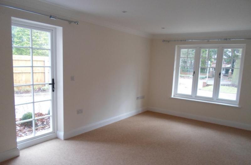 Glenferness Avenue, Bournemouth... 2 bed flat to rent £1,400 pcm (£