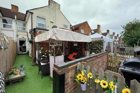 3 bedroom terraced house to rent, Northern Road, Aylesbury