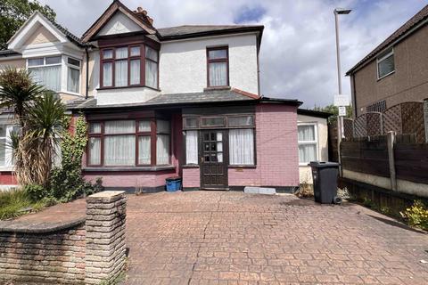3 bedroom semi-detached house to rent, Ilford, IG2