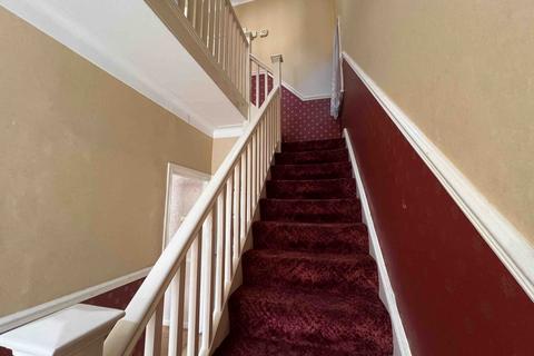 3 bedroom semi-detached house to rent, Ilford, IG2
