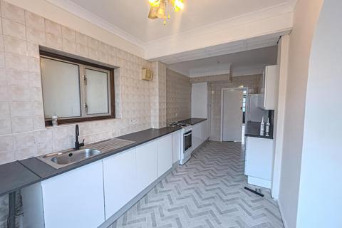 3 bedroom semi-detached house to rent, Ilford, IG2