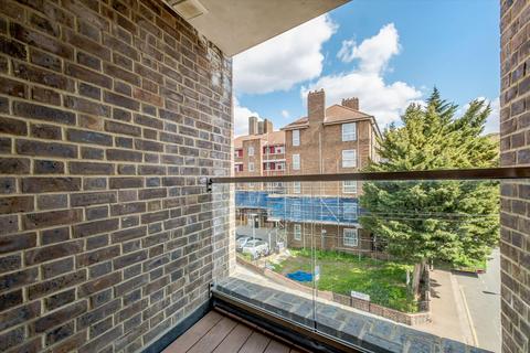 2 bedroom flat to rent, 11 Old Woolwich Road, Greenwich, London, SE10.