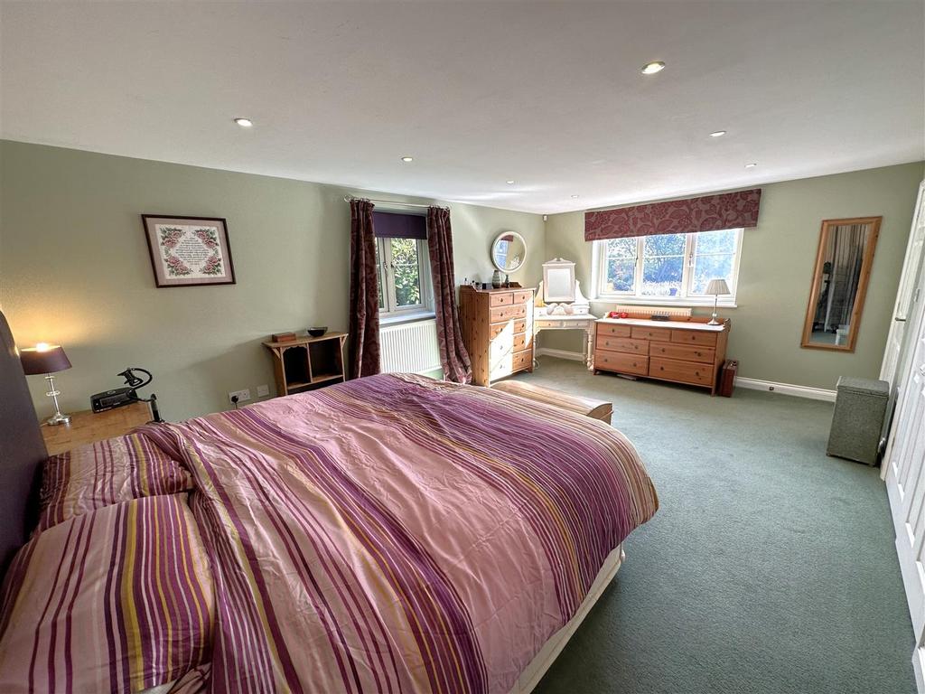 Large Ground Floor Bedroom 547