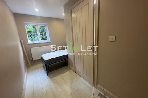 4 bedroom terraced house to rent, Bede Street, Leicester