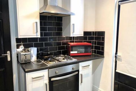 4 bedroom house to rent, Milnthorpe Street, Salford