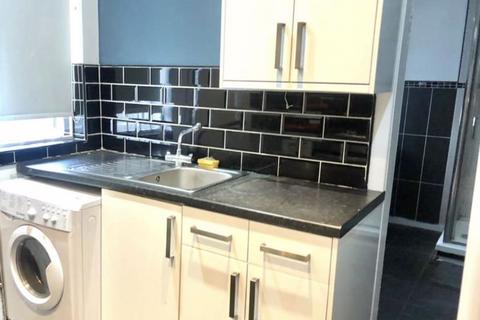 4 bedroom house to rent, Milnthorpe Street, Salford