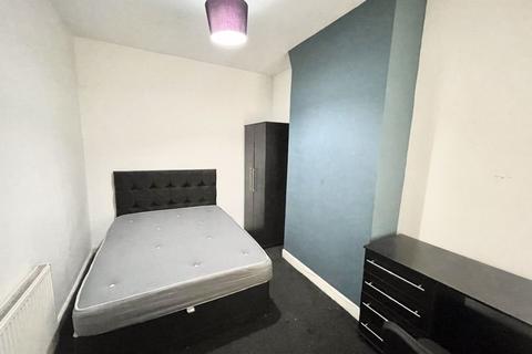 4 bedroom house to rent, Milnthorpe Street, Salford