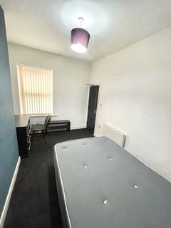 4 bedroom house to rent, Milnthorpe Street, Salford