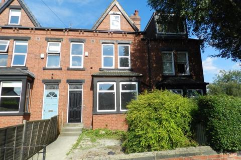 3 bedroom terraced house to rent, Broomfield Crescent, Leeds