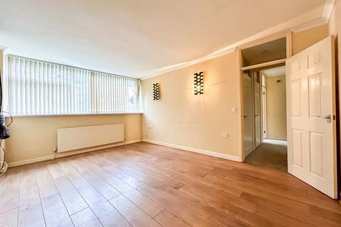 2 bedroom apartment for sale, Links View, Streetly, Sutton Coldfield, B74 3EP