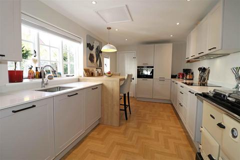 2 Coten End, Warwick, CV34 4NP