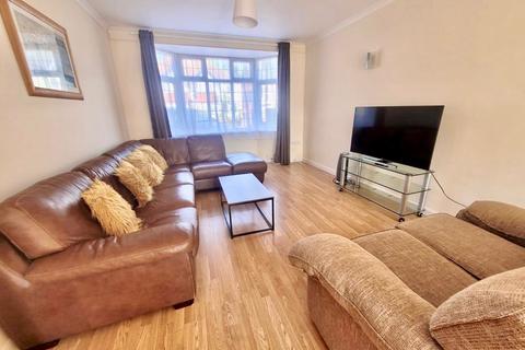 4 bedroom house to rent, Boundaries Road, Feltham TW13