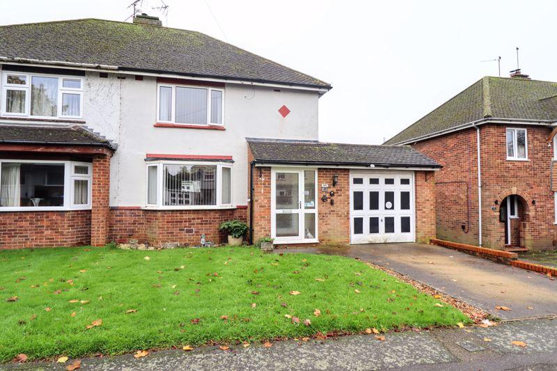 Oakwood Drive, Bletchley, Milton Keynes 2 bed semidetached house for