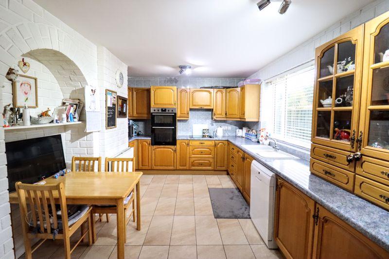 Oakwood Drive, Bletchley, Milton Keynes 2 bed semidetached house for