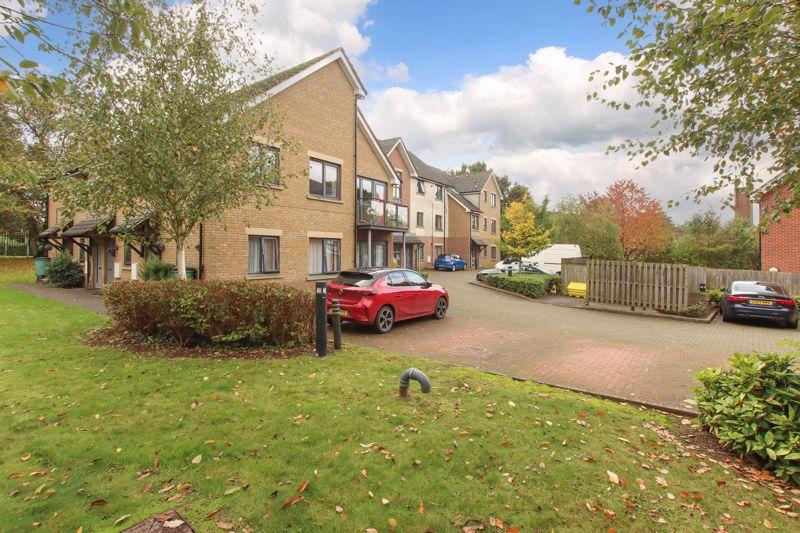Queensway, Hemel Hempstead 2 bed apartment for sale £140,000