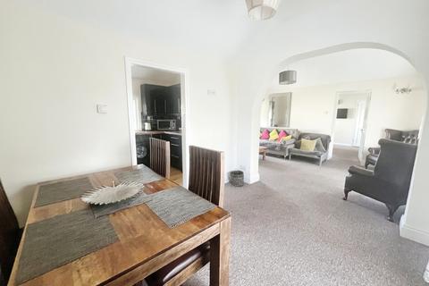 3 bedroom apartment to rent, Park Road, Shanklin