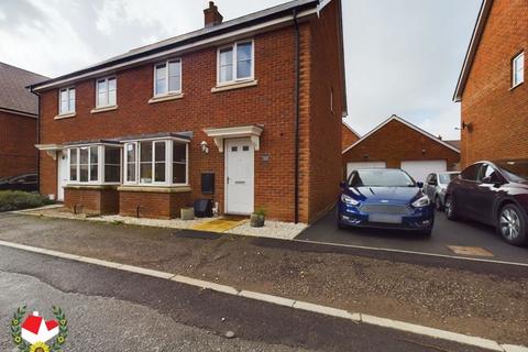 4 bedroom semi-detached house for sale, Dreadnaught Drive, Gloucester