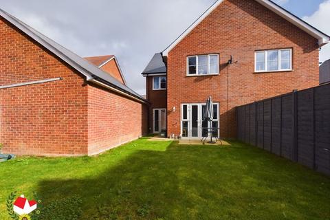 4 bedroom semi-detached house for sale, Dreadnaught Drive, Gloucester