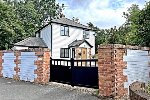 3 bedroom detached house for sale, COOKHAM SL6