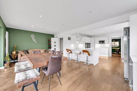 10 Lawn Close, Bromley, BR1 3NA