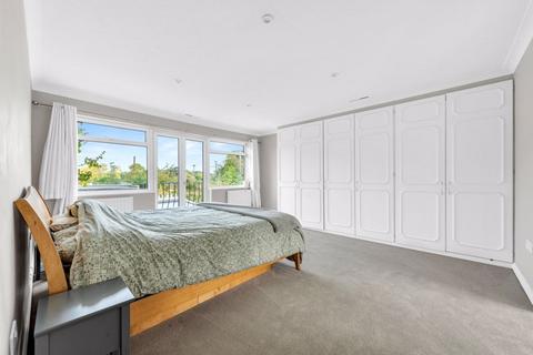10 Lawn Close, Bromley, BR1 3NA