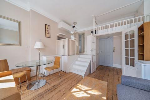 Studio to rent, 44 Elm Park Gardens, London