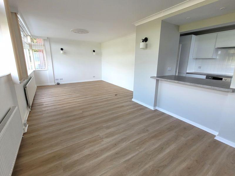 Monmouth Drive, Sutton Coldfield B73 2 bed apartment to rent £1,100