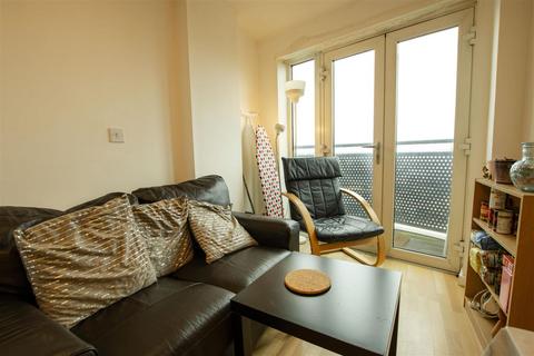 2 bedroom flat to rent, Masshouse Plaza, Birmingham B5