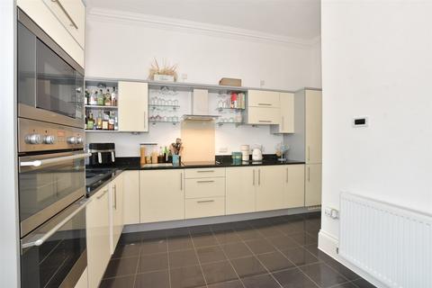 2 bedroom apartment for sale, Whitecroft Park, Newport, Isle of Wight