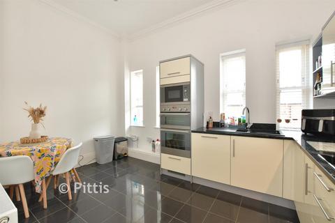 2 bedroom apartment for sale, Whitecroft Park, Newport, Isle of Wight
