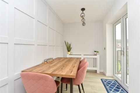1 Lucas Close, Queenborough, ME11 5EA