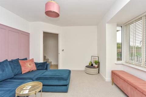 1 Lucas Close, Queenborough, ME11 5EA
