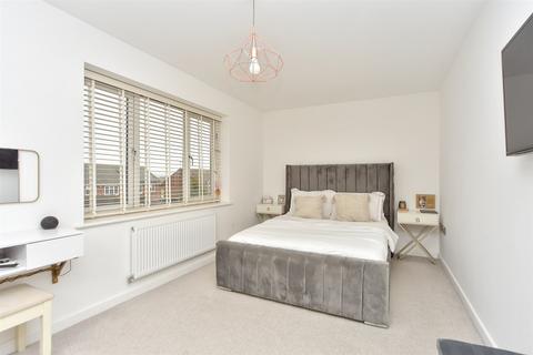 1 Lucas Close, Queenborough, ME11 5EA