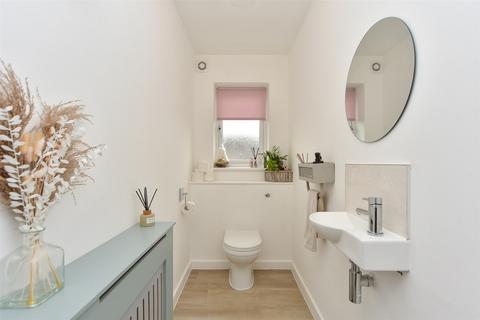 1 Lucas Close, Queenborough, ME11 5EA