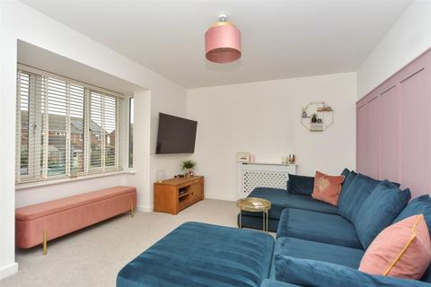 1 Lucas Close, Queenborough, ME11 5EA