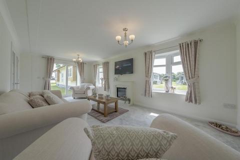 2 bedroom park home for sale, The Beeches, Pine View Park, Maulden, Bedfordshire, MK45 2FL