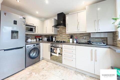 11 The Pines, Hirwaun, Aberdare, CF44 9QW