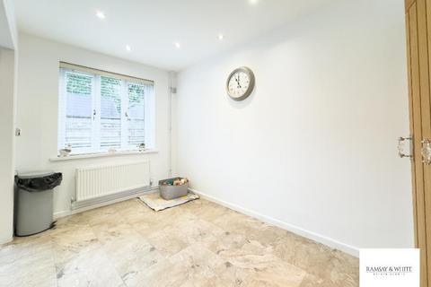 11 The Pines, Hirwaun, Aberdare, CF44 9QW