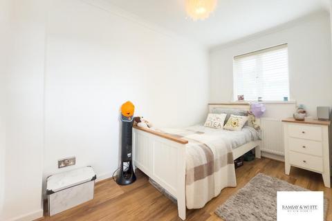 11 The Pines, Hirwaun, Aberdare, CF44 9QW
